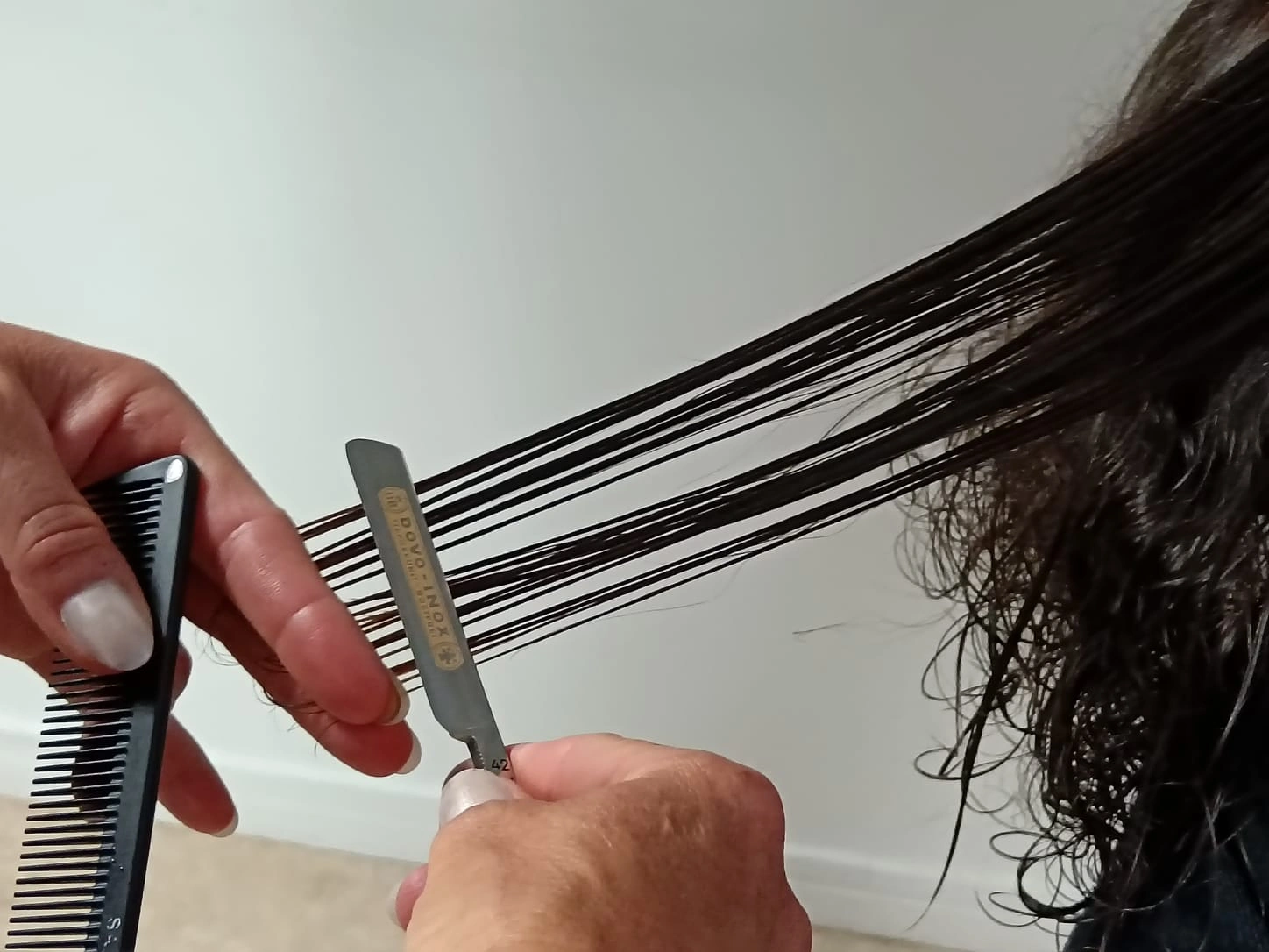 Coupe énergétique au rasoir — Sandrine Trouinard, coiffeuse énergéticienne à Saint-Germain-en-Laye (78)